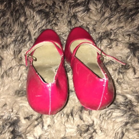 Red pumps - Picture 3 of 3